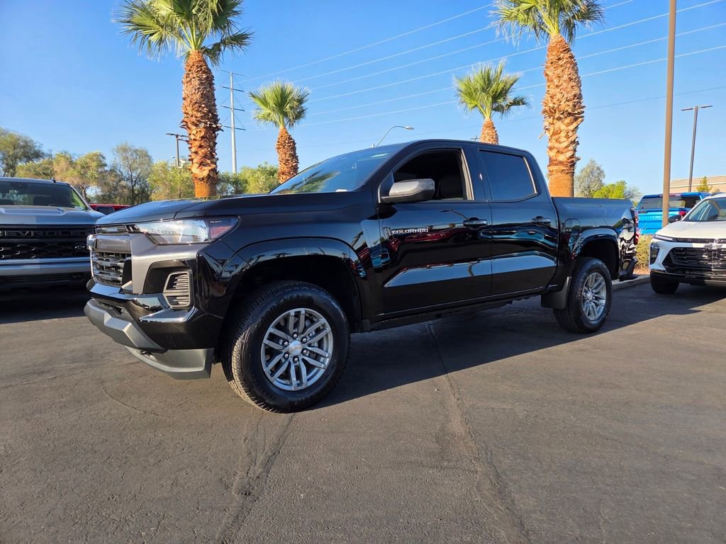 2025 Chevrolet Colorado Work Truck LT photo 2