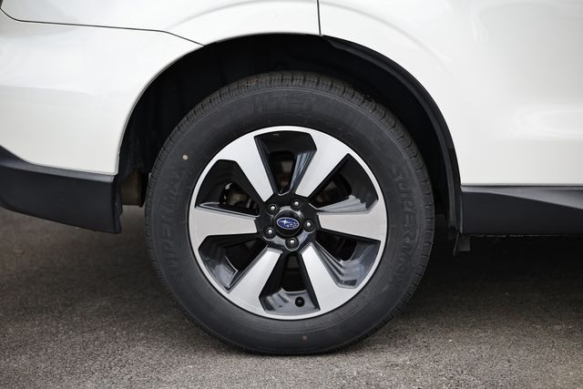 2017 Subaru Forester 2.5i Premium photo 6