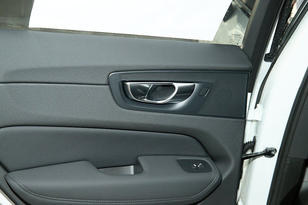 2026 VOLVO XC60 - Image 18