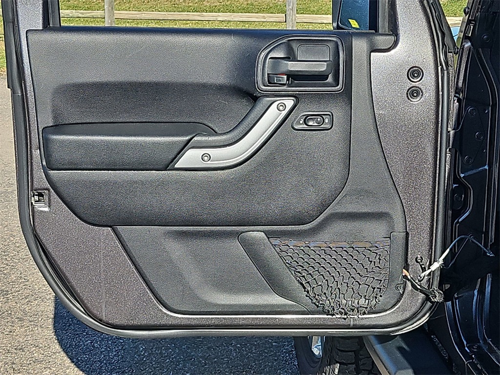 2016 Jeep Wrangler Unlimited Sahara photo 27