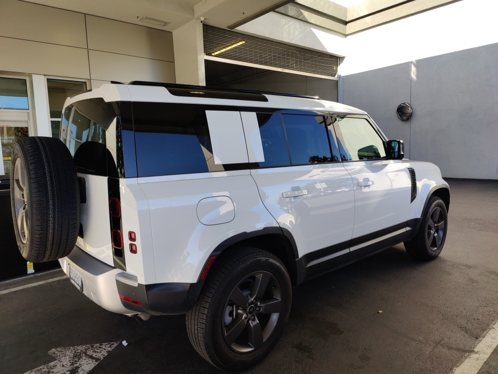 2025 Land Rover Defender 110 S photo 2