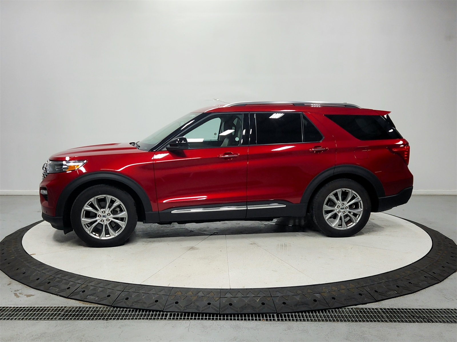 2024 Ford Explorer Limited photo 2