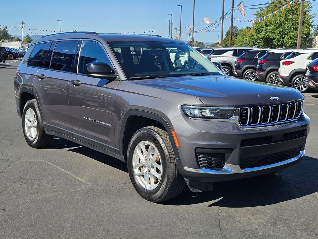 2023 Jeep Grand Cherokee Laredo photo 5