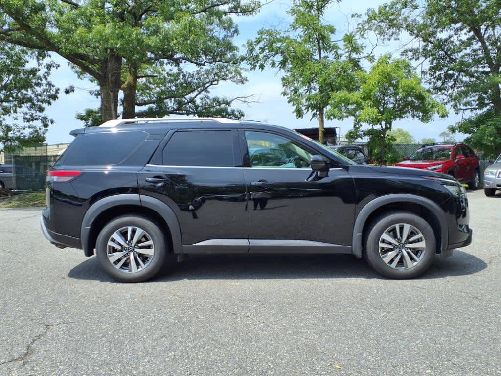 2023 Nissan Pathfinder SL photo 7