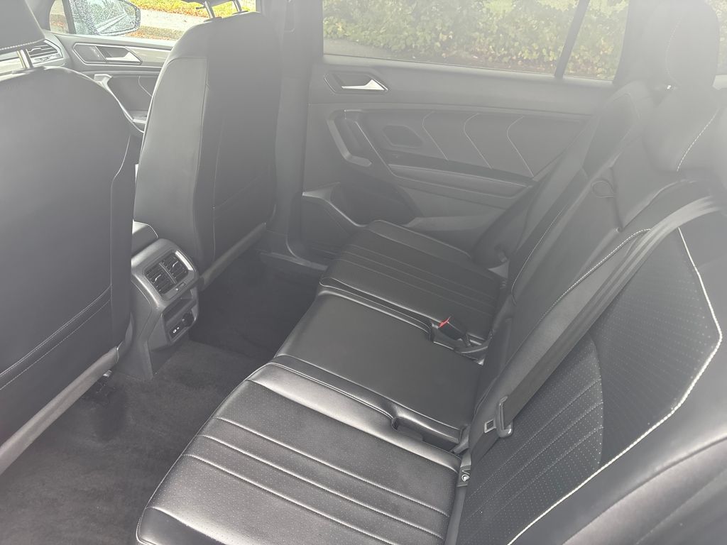 2024 Volkswagen Tiguan SE R-Line Black photo 2