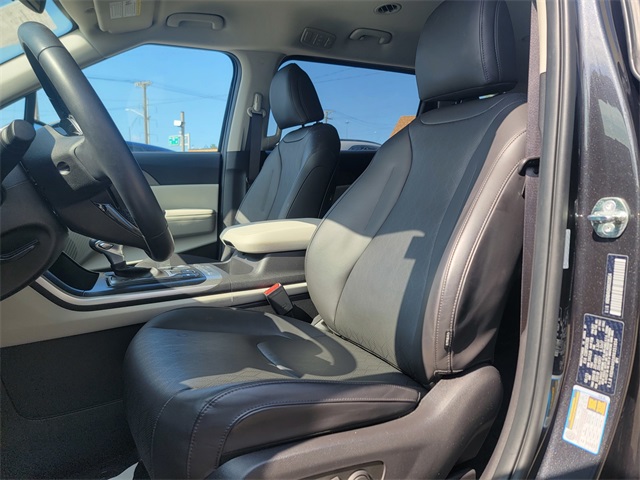 2024 Kia Carnival LX photo 12