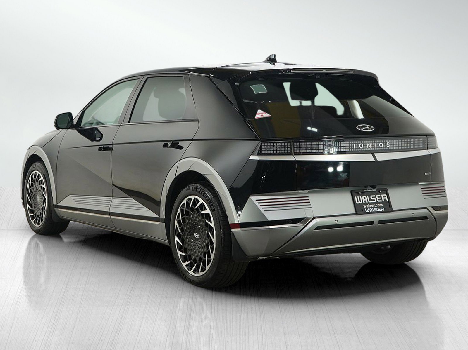 2024 Hyundai Ioniq 5 Limited photo 3