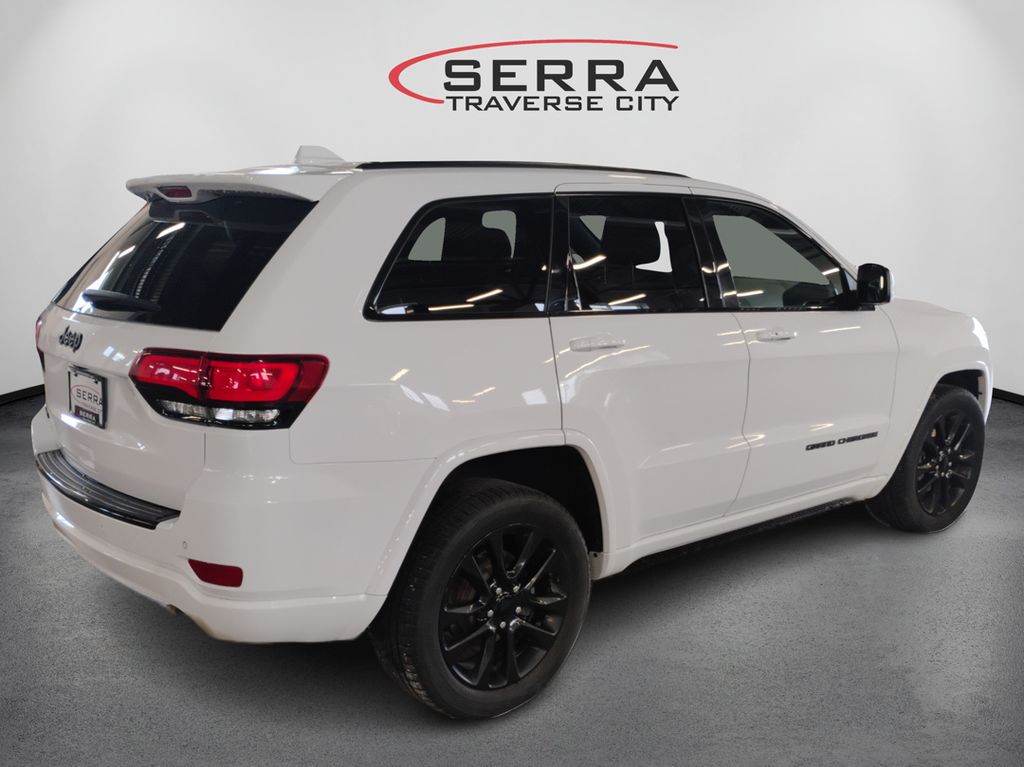 2018 Jeep Grand Cherokee Altitude photo 5