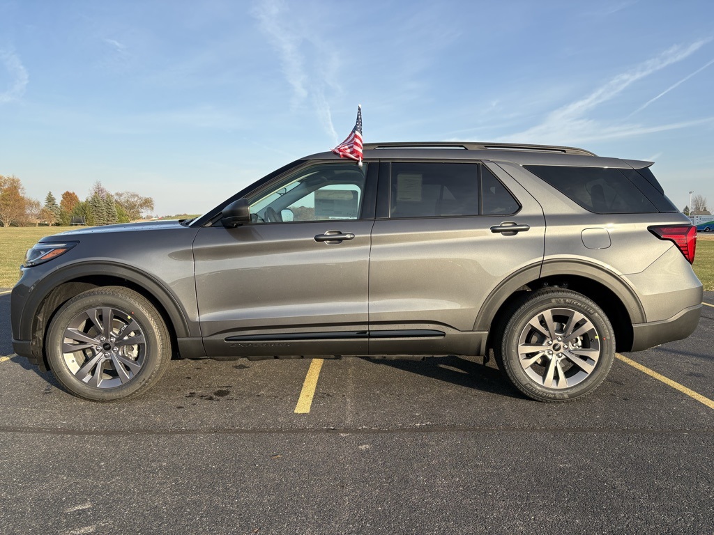 2026 Ford Explorer photo 2