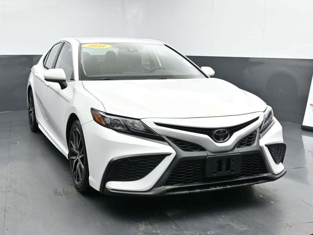 2021 Toyota Camry SE photo 2