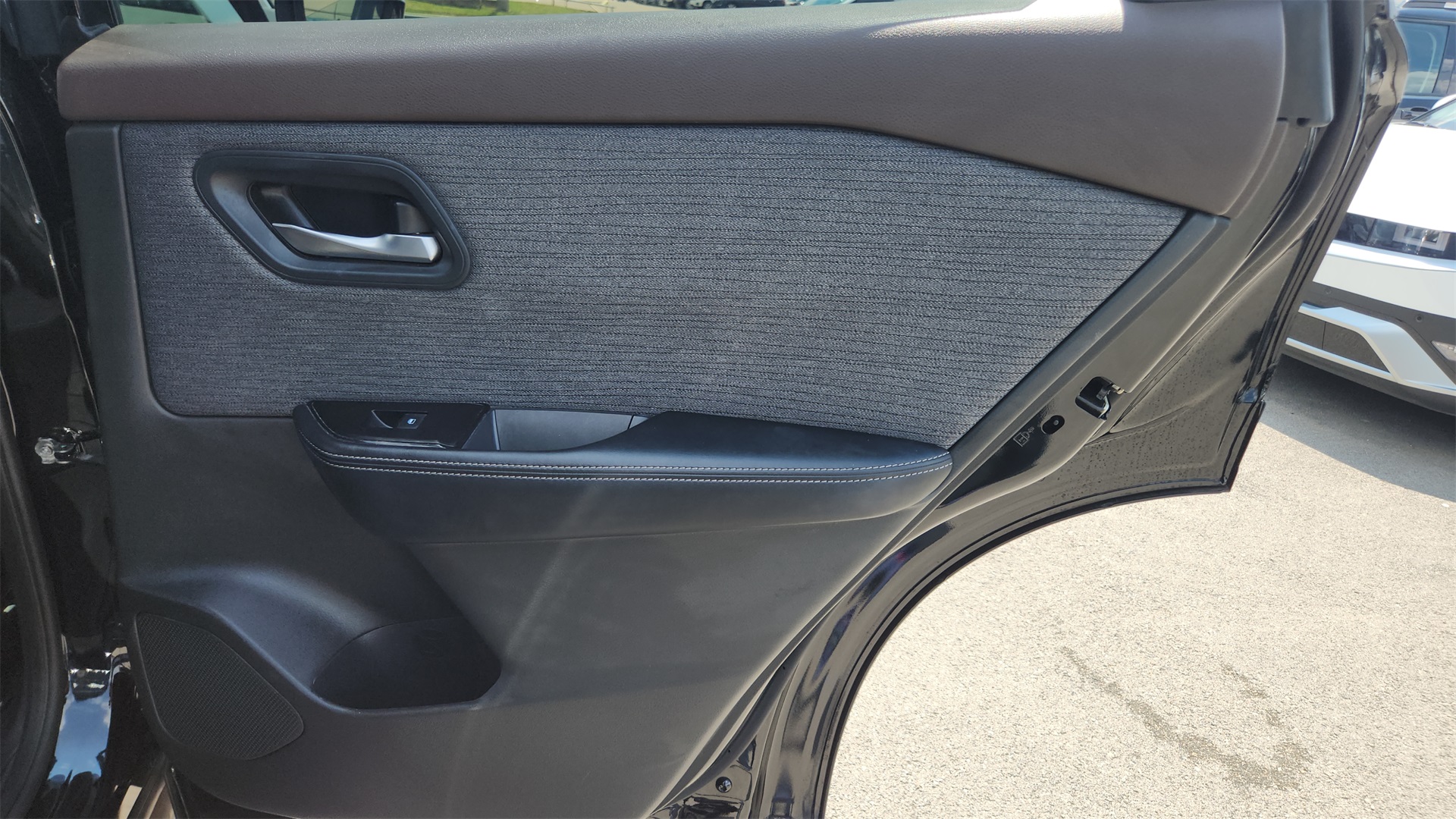 2023 Nissan Rogue SV photo 23