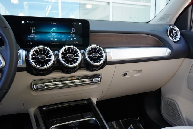 2022 Mercedes Benz GLB 250 photo 18