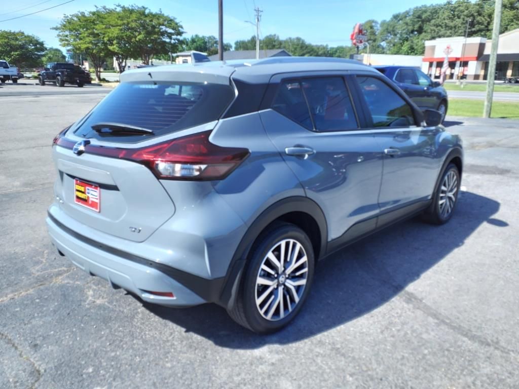 2021 Nissan Kicks SV photo 2
