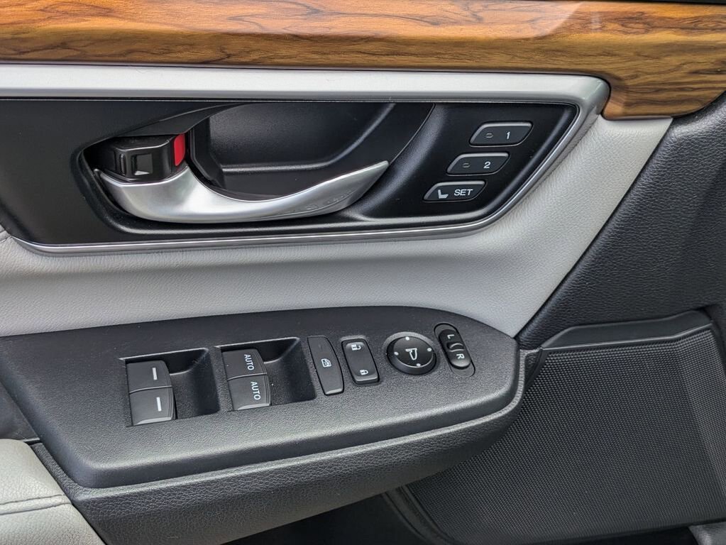 2019 Honda CR-V Touring photo 12