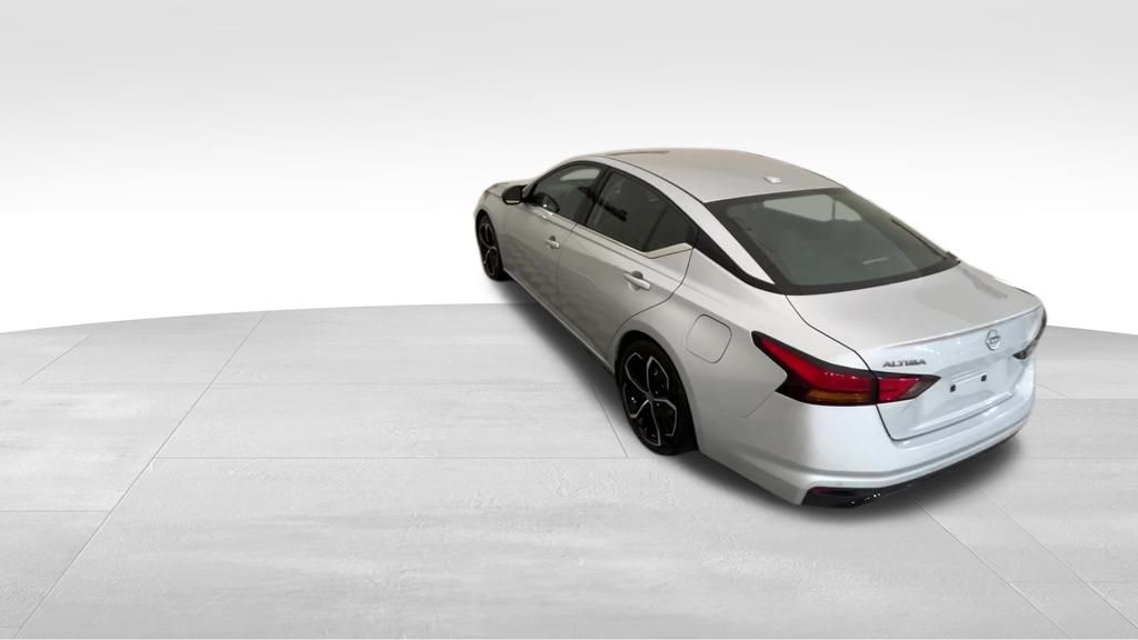 2023 Nissan Altima 2.5 SR photo 2
