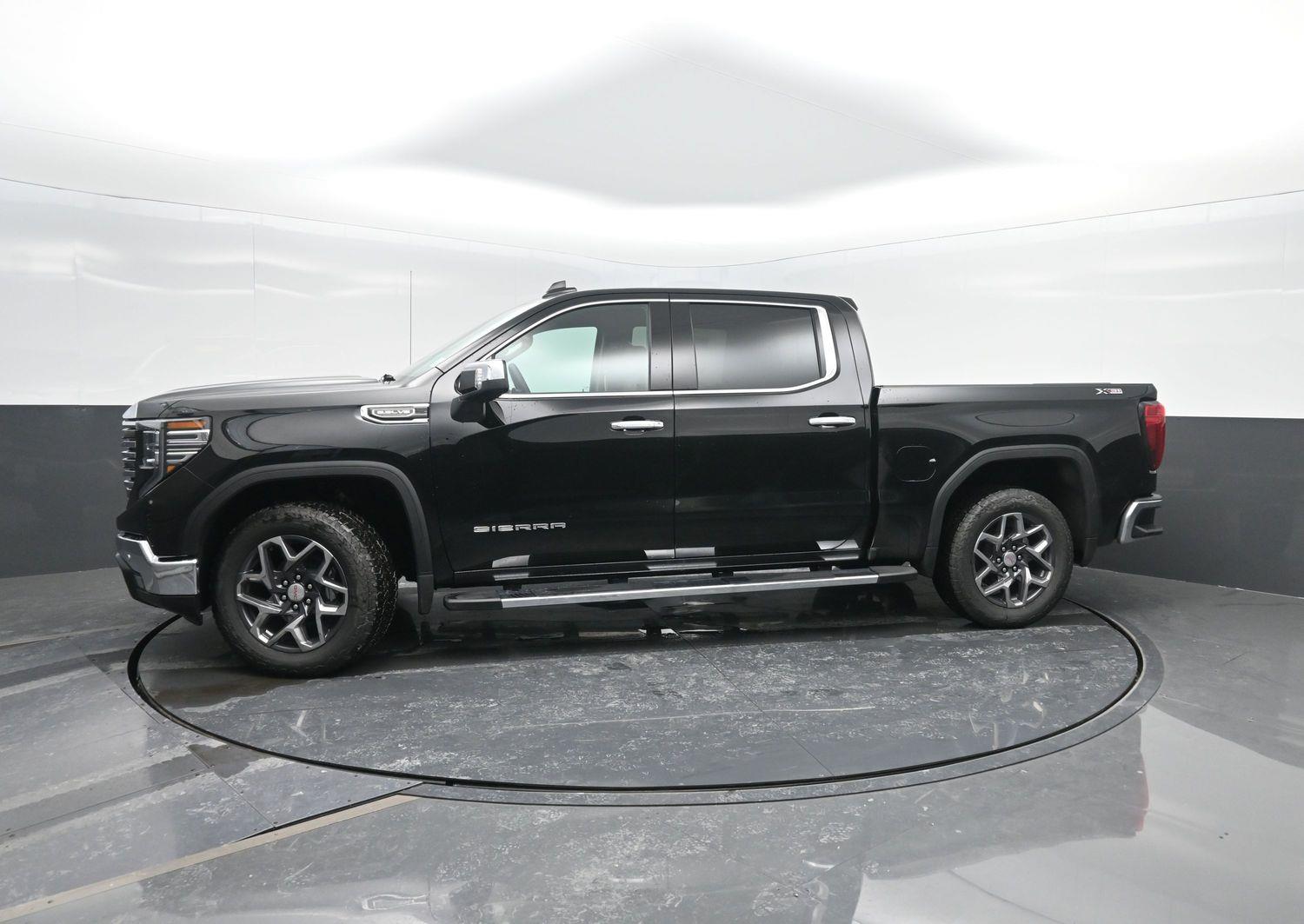 2026 GMC Sierra 1500 SLT's photo