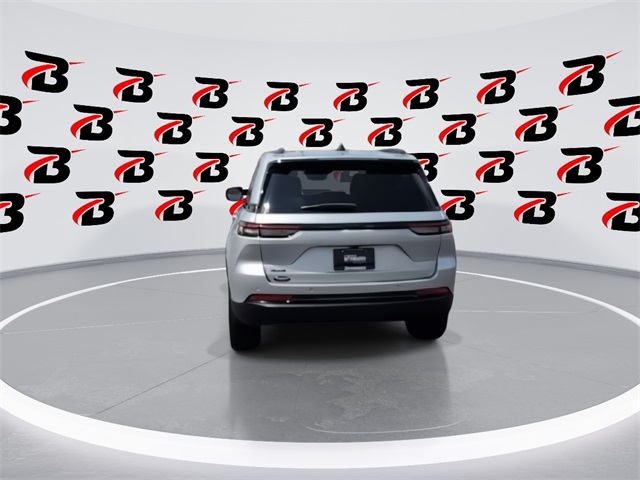 2023 Jeep Grand Cherokee Altitude photo 4