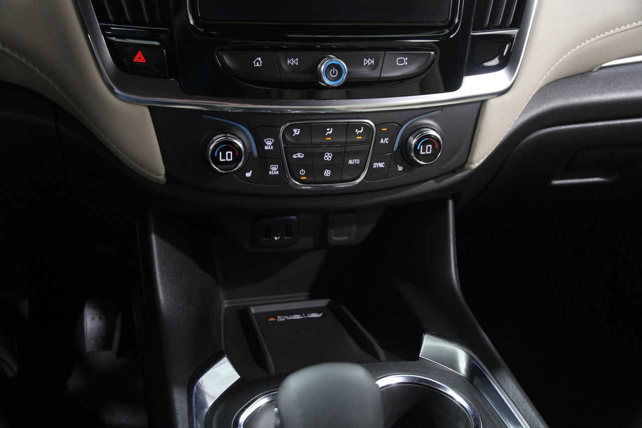 2023 Chevrolet Traverse Leather photo 14