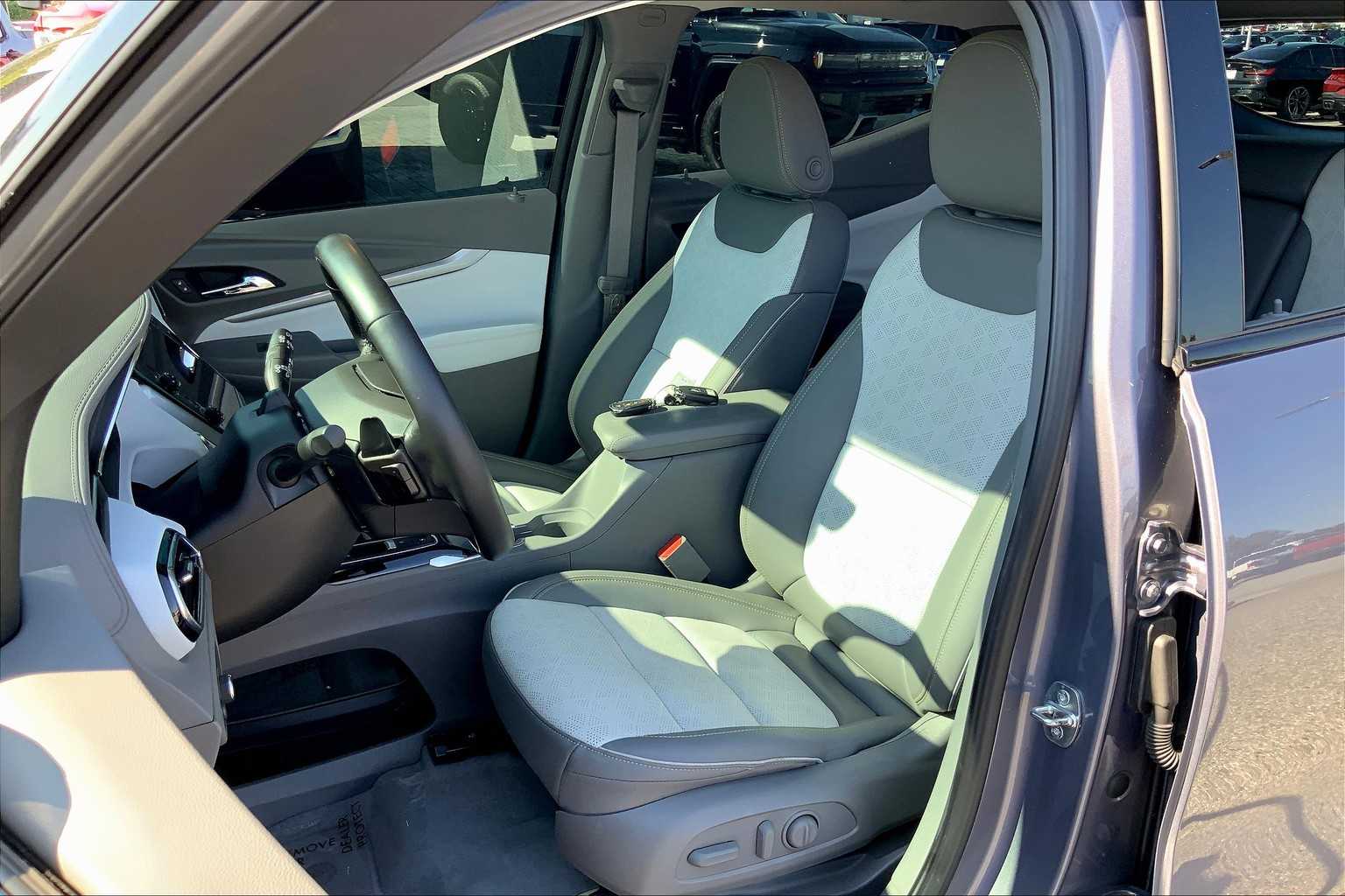 2022 Chevrolet Bolt EUV Premier photo 7