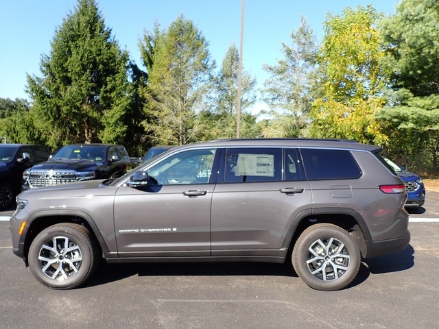 2025 Jeep Grand Cherokee Limited photo 2