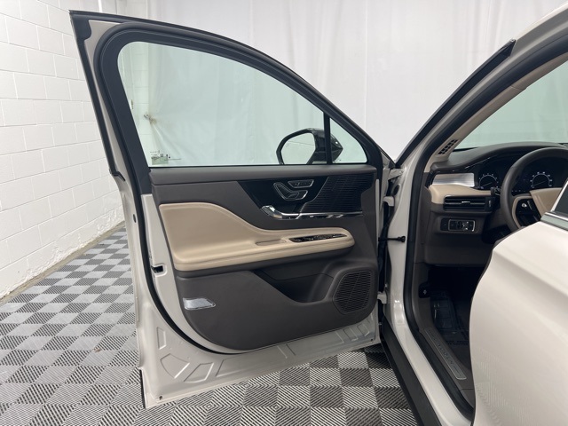 2022 Lincoln Corsair Standard photo 13