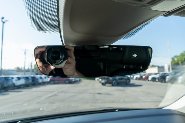 2020 Volkswagen Tiguan SEL photo 28