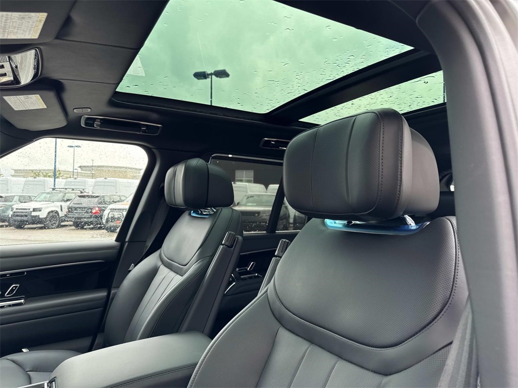 2025 Land Rover Range Rover Autobiography photo 16