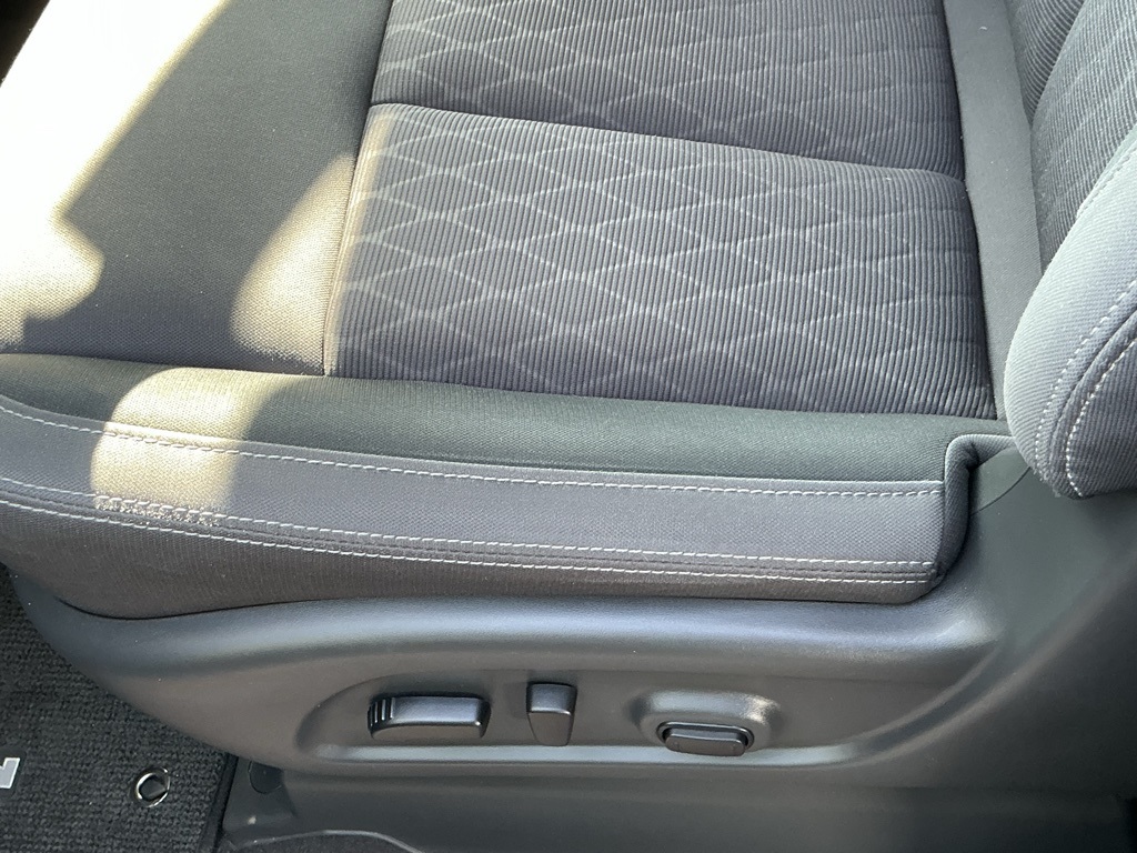 2024 Nissan Titan SV photo 7