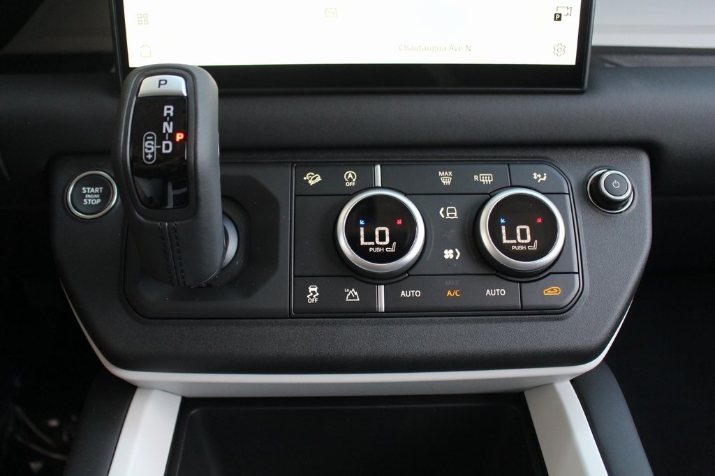 2025 Land Rover Defender 110 S photo 25
