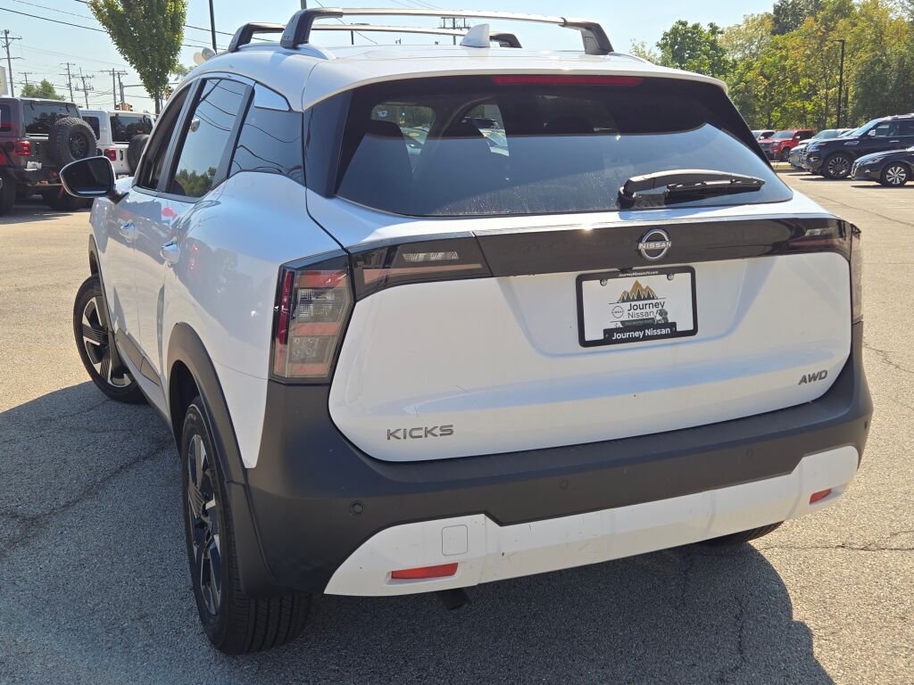 2025 Nissan Kicks SV photo 9