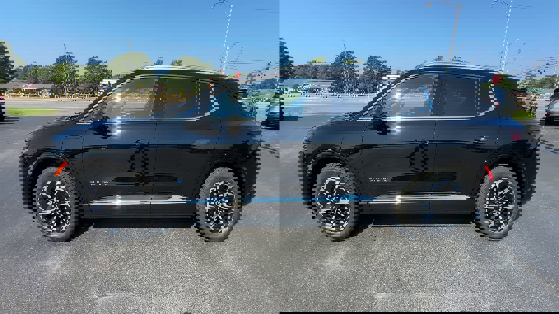 2025 Chevrolet Equinox EV 1LT photo 4