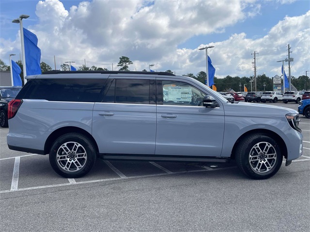 2025 Ford Expedition MAX photo 2