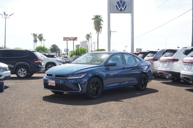 2025 Volkswagen Jetta SE's photo