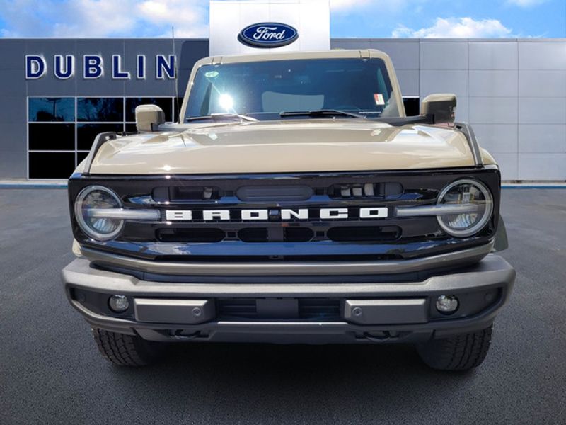 2025 Ford Bronco Outer Banks photo 2