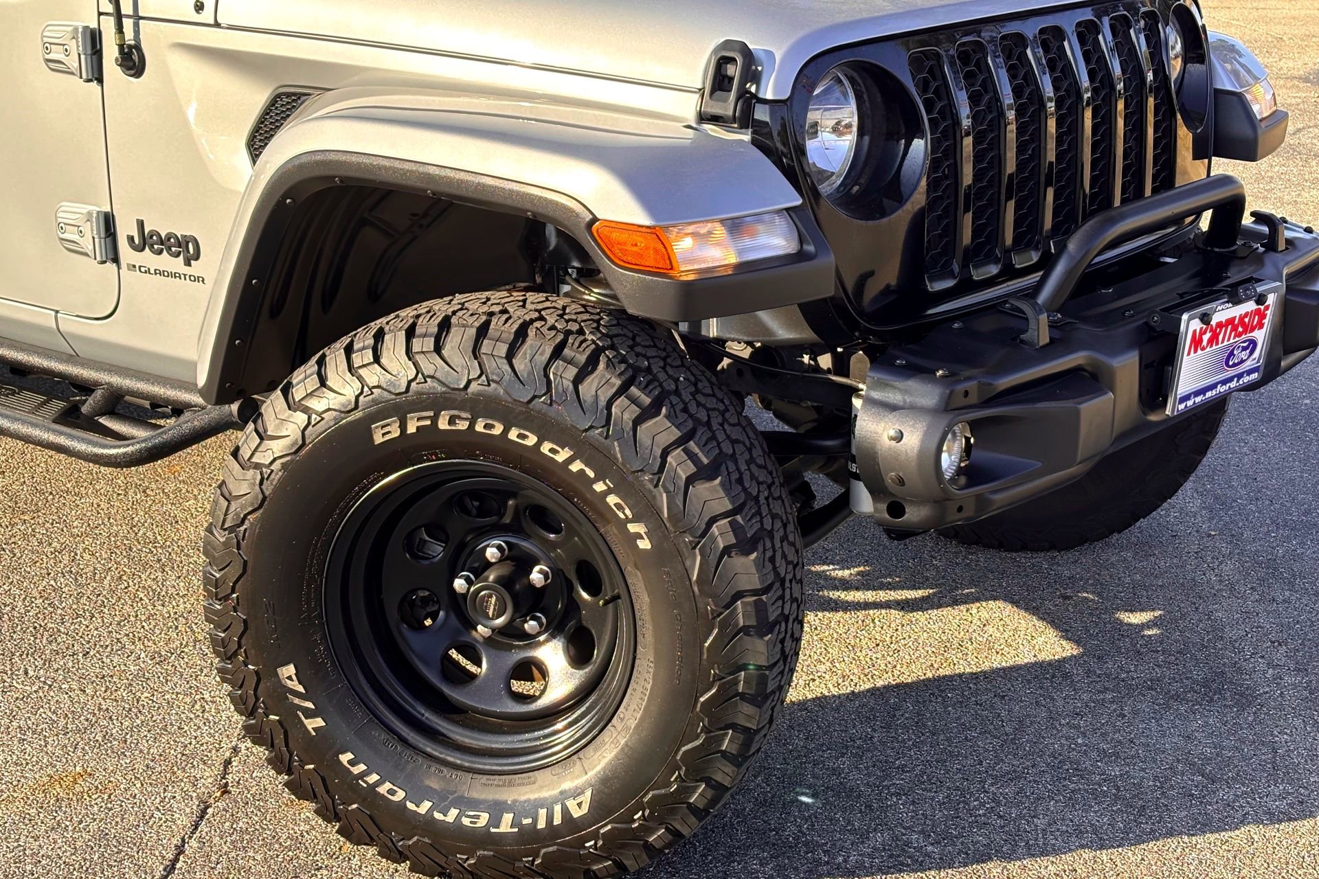 2023 Jeep Gladiator Willys photo 3