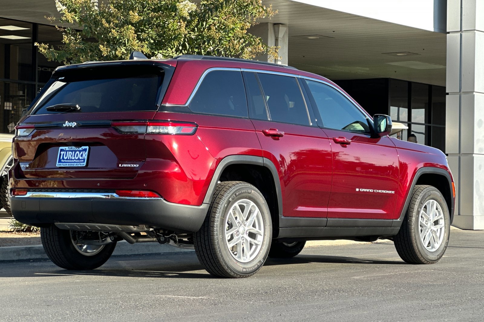 2025 Jeep Grand Cherokee Laredo X photo 4