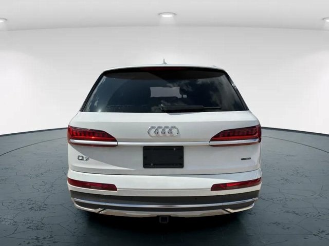 2023 Audi Q7 45 Premium photo 5
