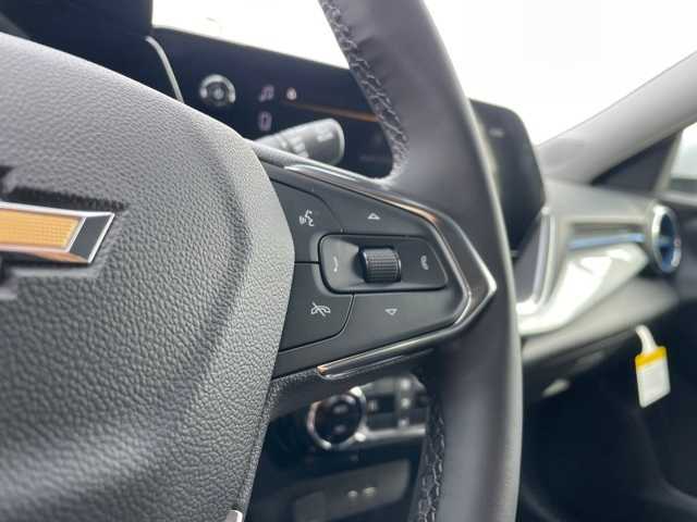 2025 Chevrolet Trax LT photo 17