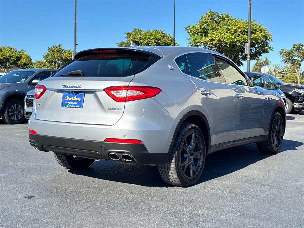 2018 Maserati Levante Base photo 12