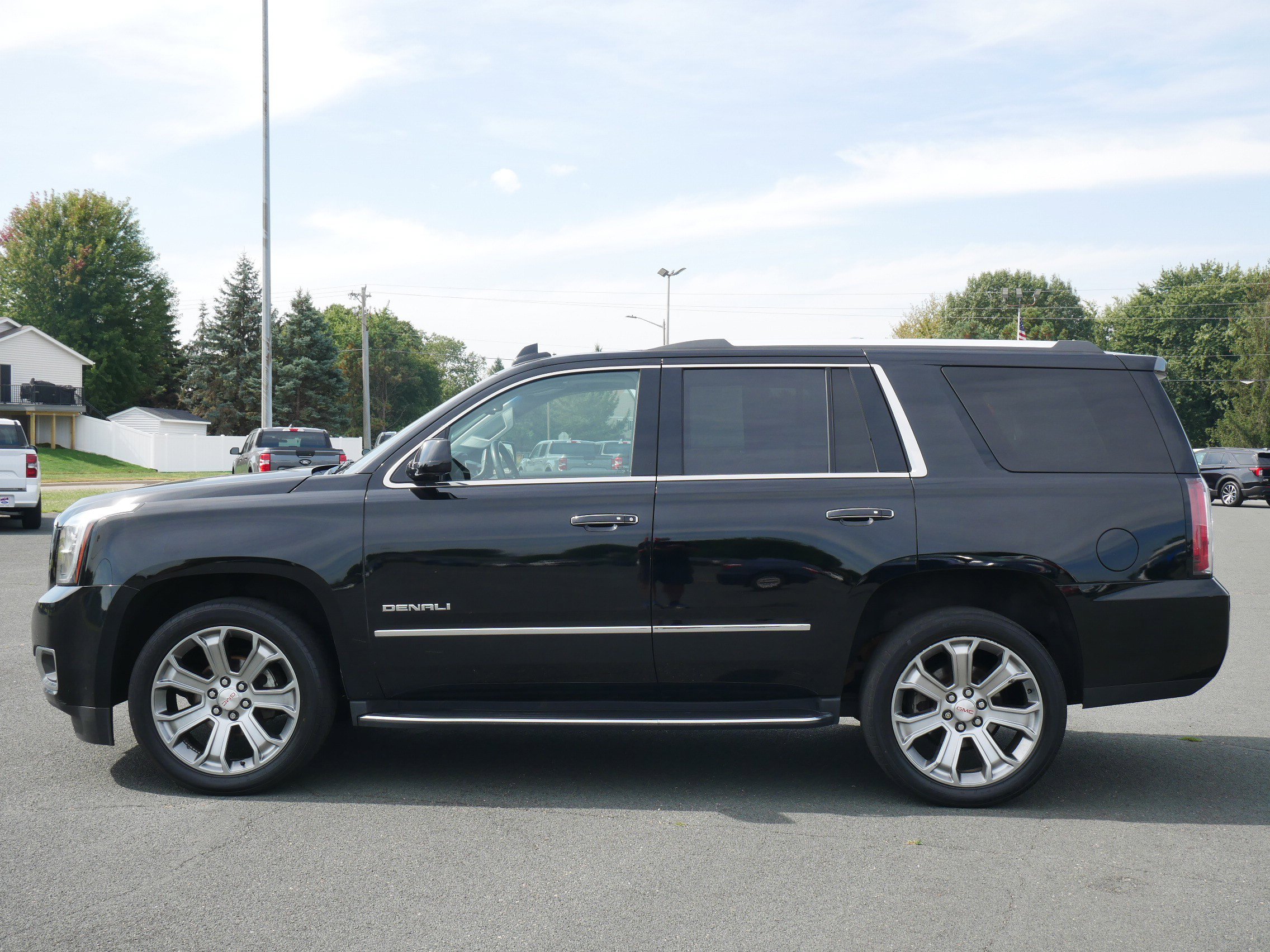 Used 2017 GMC Yukon Denali with VIN 1GKS2CKJ7HR175948 for sale in Hastings, Minnesota