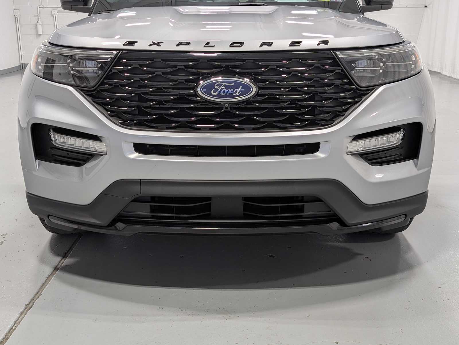 2022 Ford Explorer ST-Line photo 2