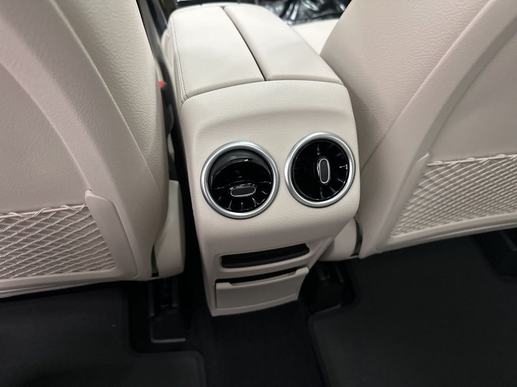 2026 Mercedes Benz GLB 250 4MATIC photo 21