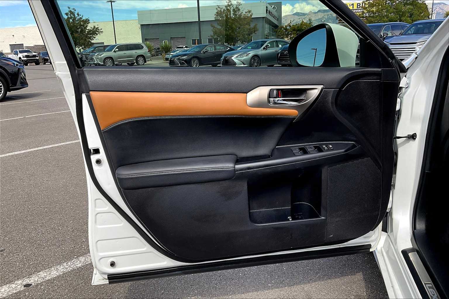 2014 Lexus CT 200h photo 18