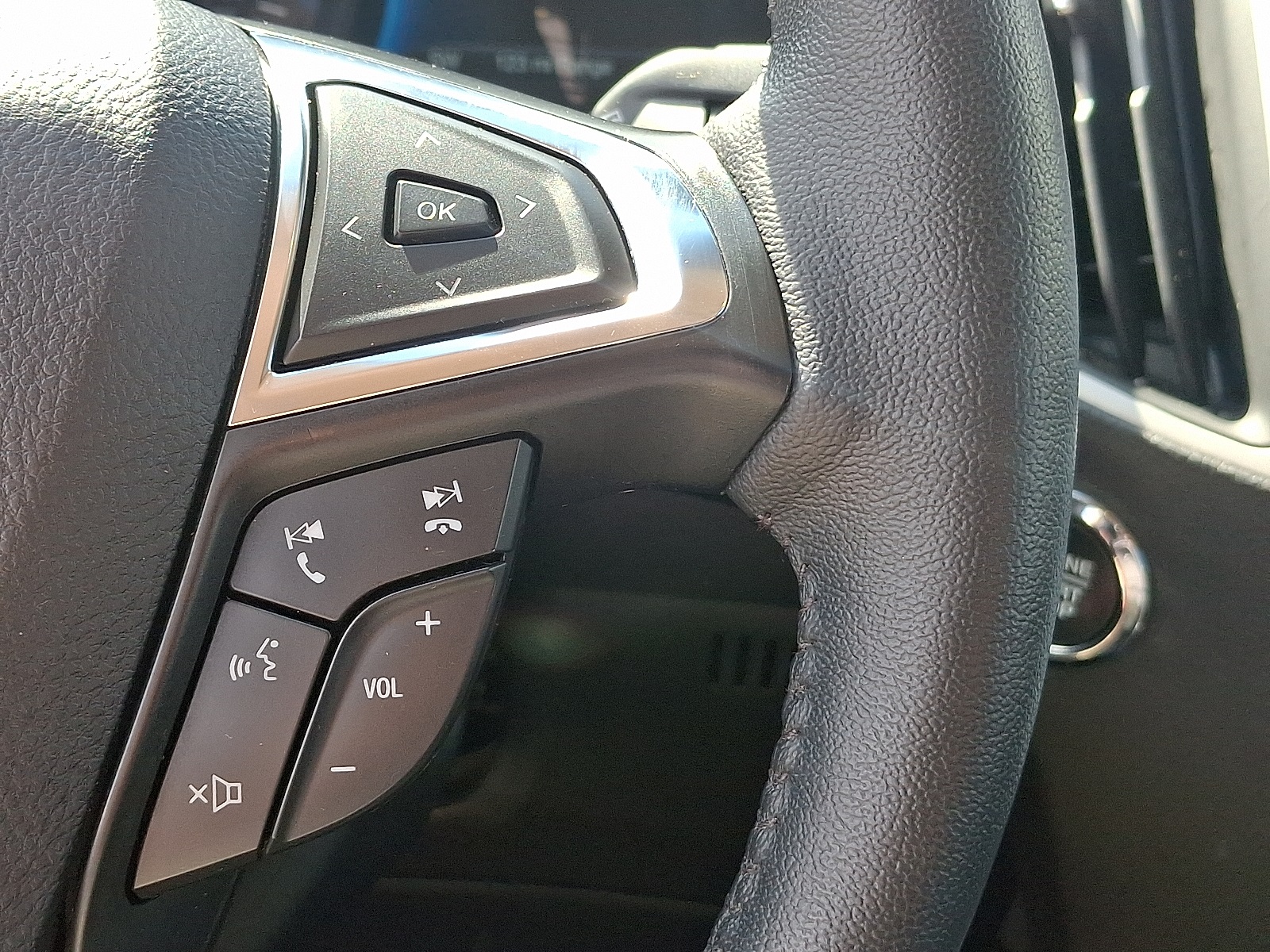 2024 Ford Edge SEL photo 21