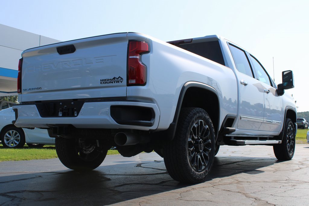2025 Chevrolet Silverado 2500HD High Country photo 3