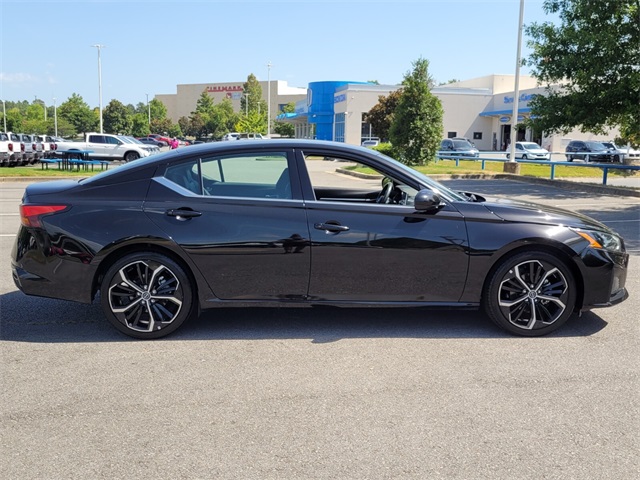 2023 Nissan Altima 2.5 SR photo 2