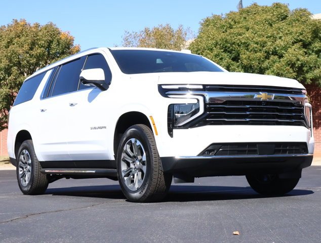 2026 Chevrolet Suburban LT's photo