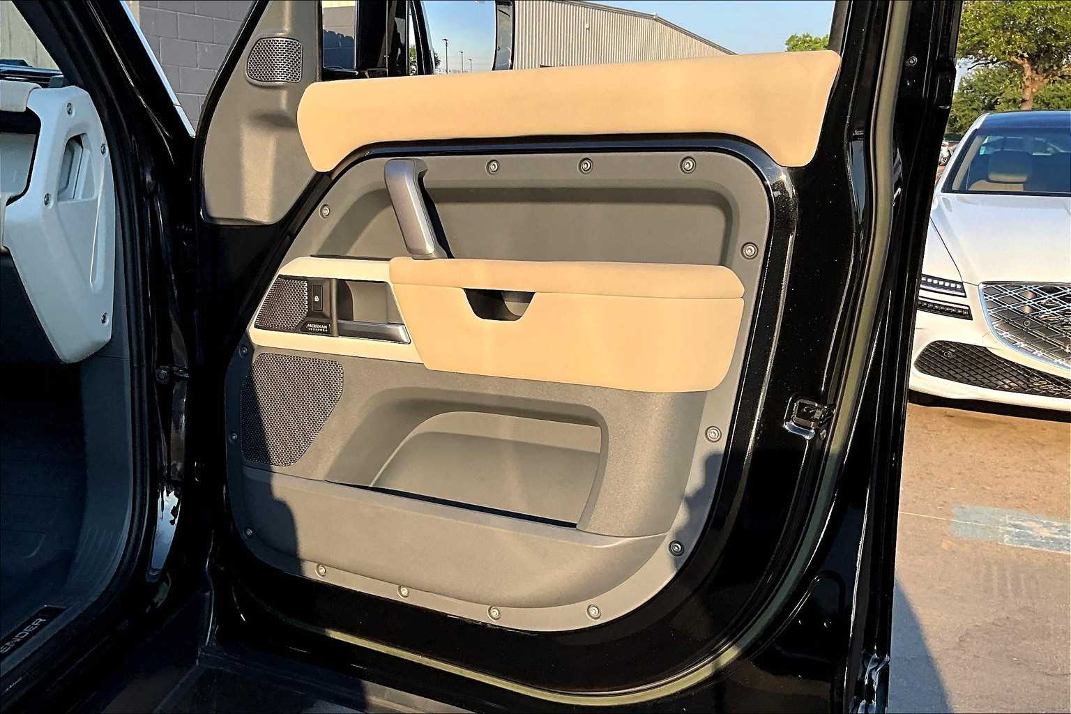 2023 Land Rover Defender X-Dynamic SE photo 40