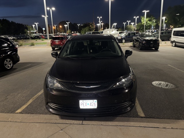 2017 Chrysler Pacifica Touring photo 8