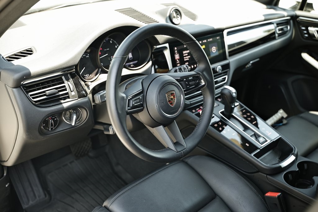2024 Porsche Macan T photo 4